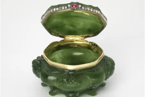 BOX OR BONBON DISH (BONBONNIÈRE)