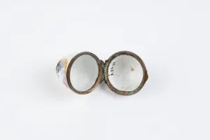 EGG-SHAPED BOX