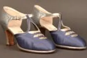 PAIR OF WOMEN'S EVENING SHOES
