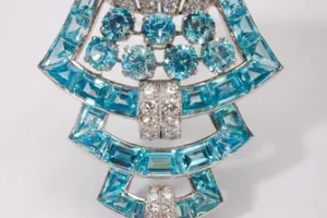 CLIP BROOCH