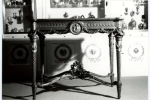 TABLE VITRINE