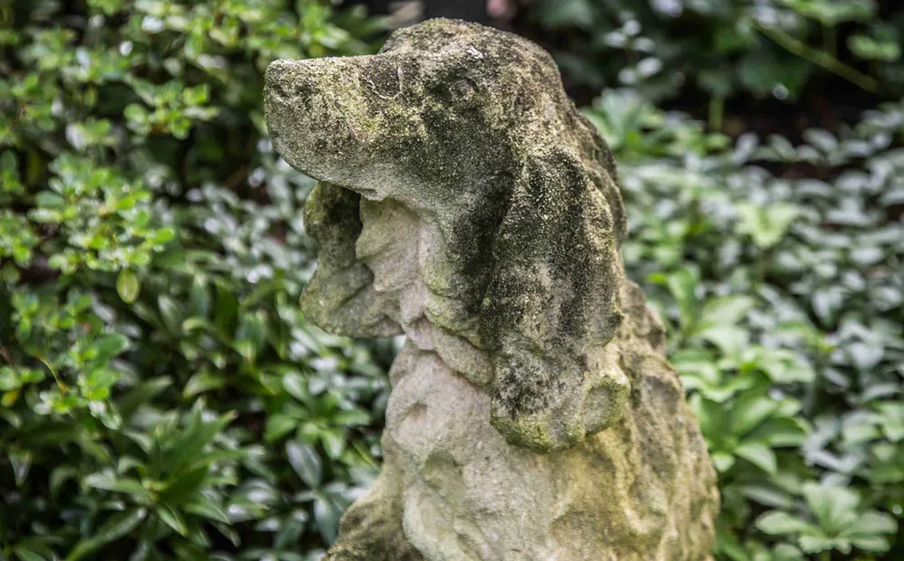 Dog statue in the dog cemetery