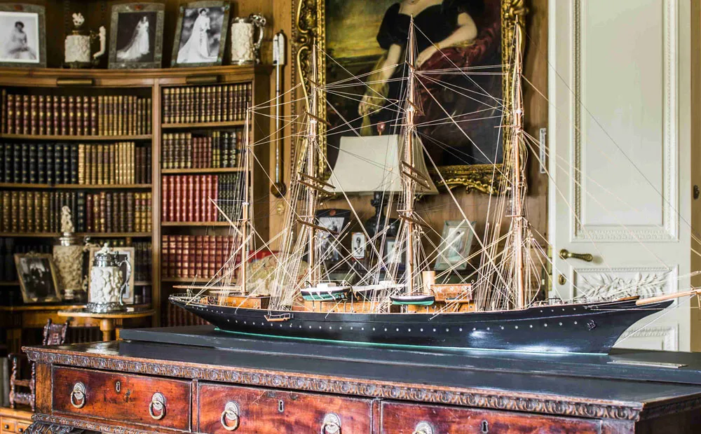 Detail of the first floor library