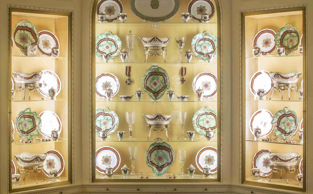 Case in the Russian porcelain room