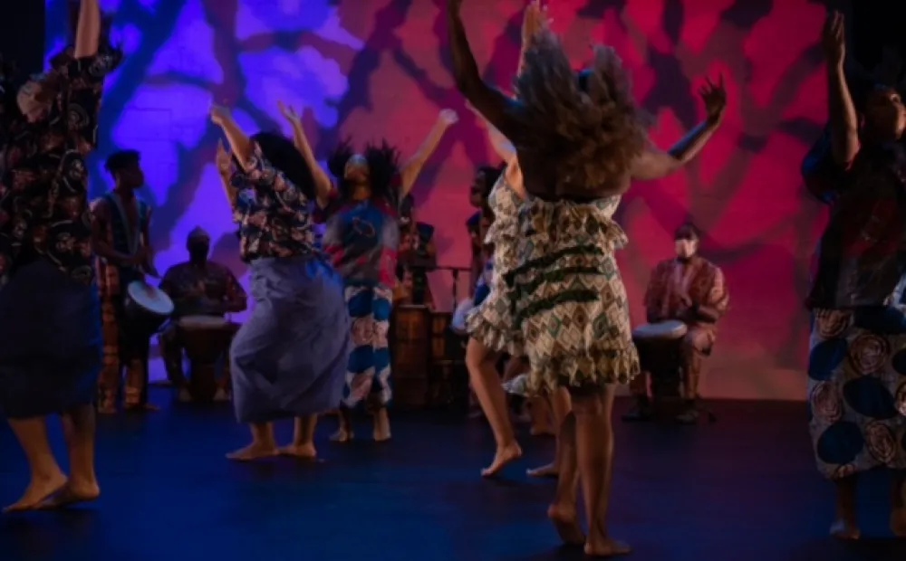 Dancers from Coyaba mid-performance