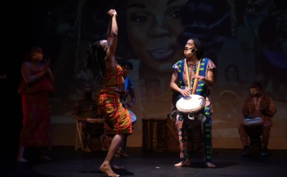 Dancers from Coyaba mid-performance