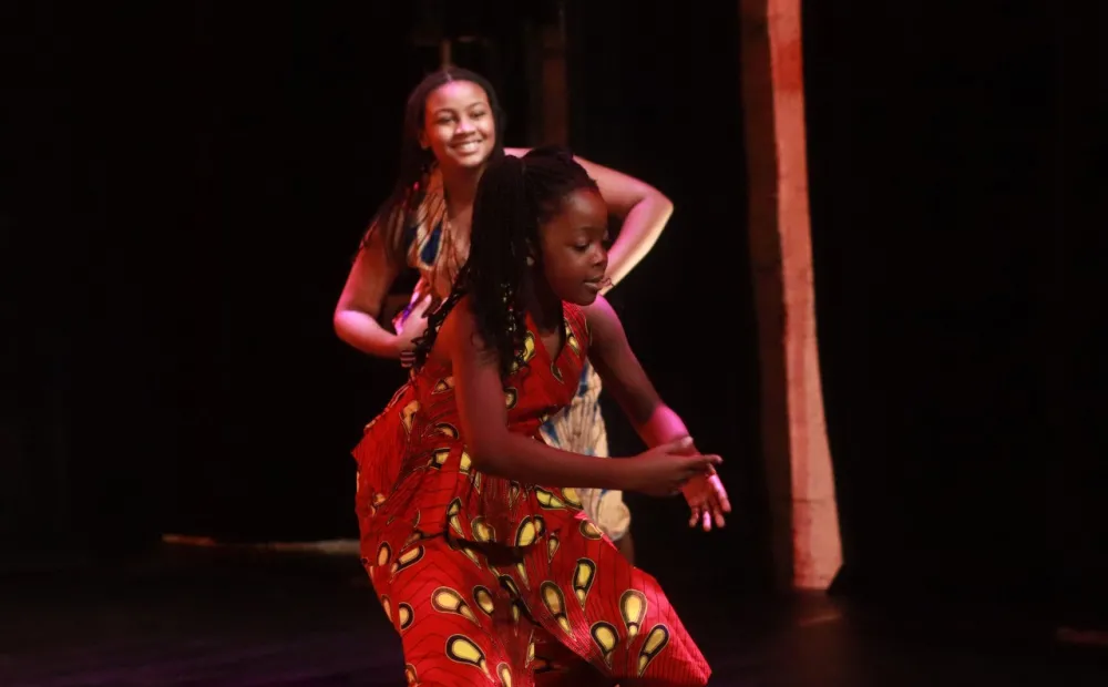 Dancers from Coyaba mid-performance