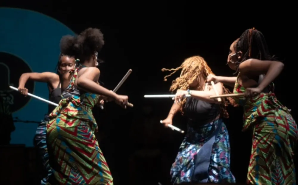 Dancers from Coyaba mid-performance