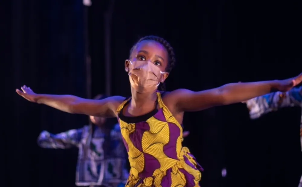 Dancers from Coyaba mid-performance