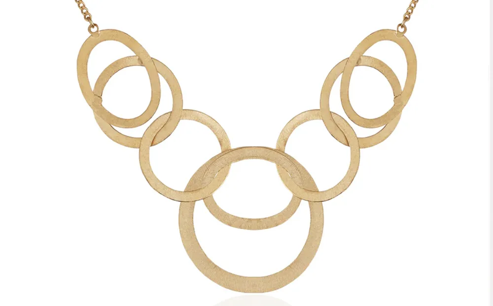 Necklace made of varying round gold circles